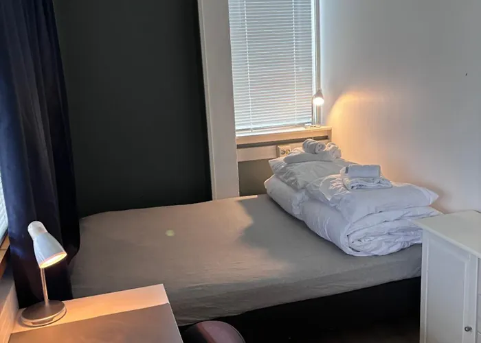 Hostal Basecamp - & *